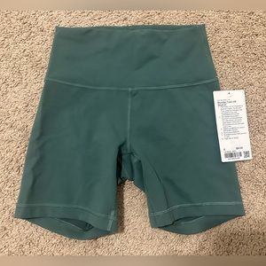 Lululemon high rise short size 6